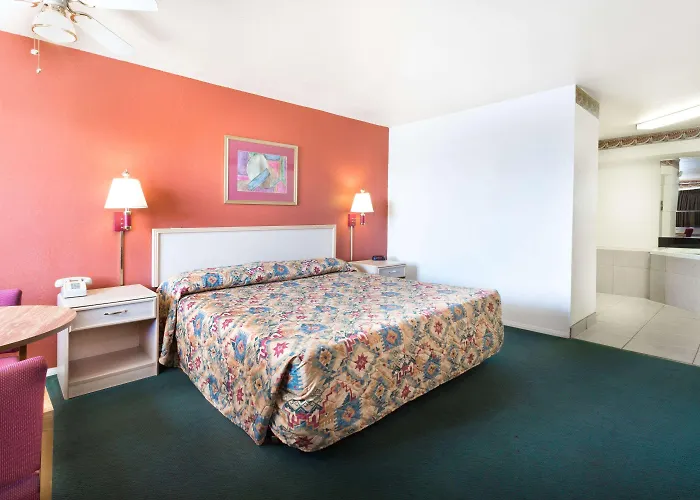 Travelodge Mesa Hotel 2*