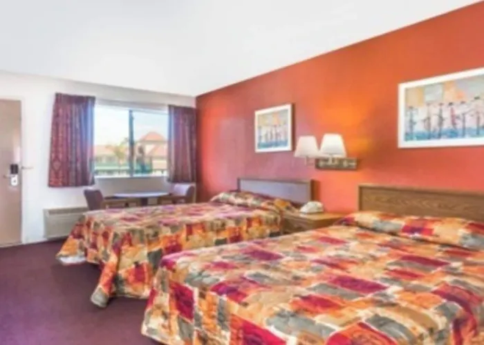 Travelodge Mesa Hotel 2*