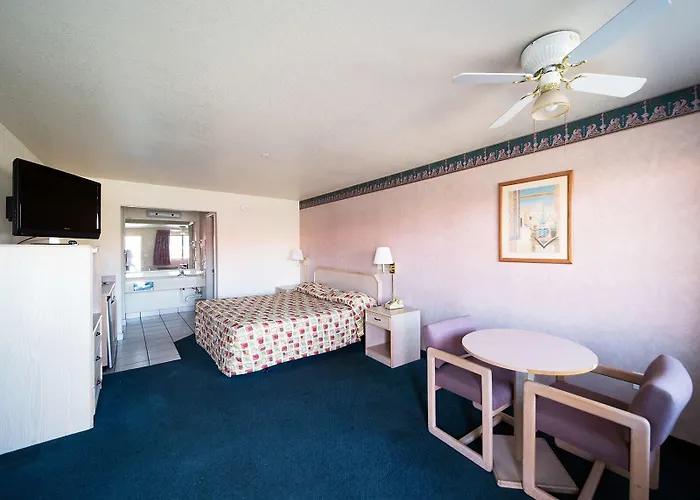 Travelodge Mesa Hotel