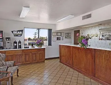 Travelodge Mesa Hotel 2*